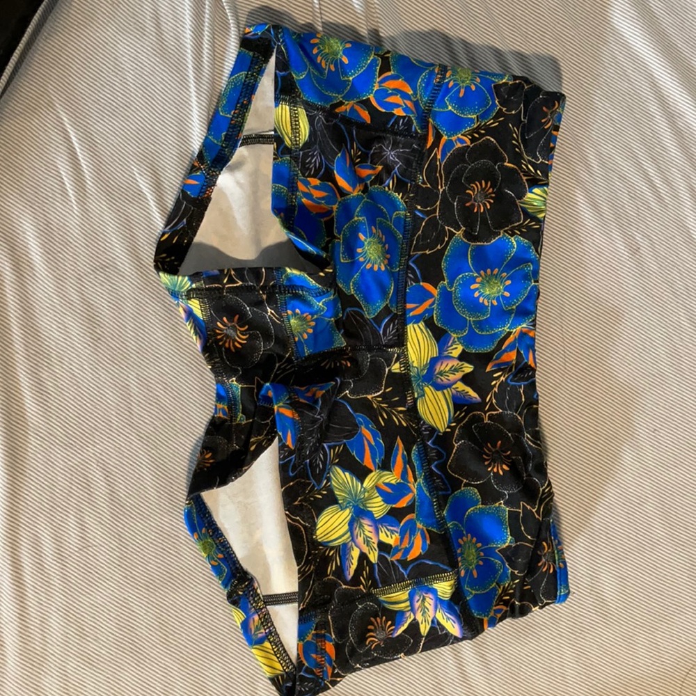 Fleo shorts. Worn once. Size small